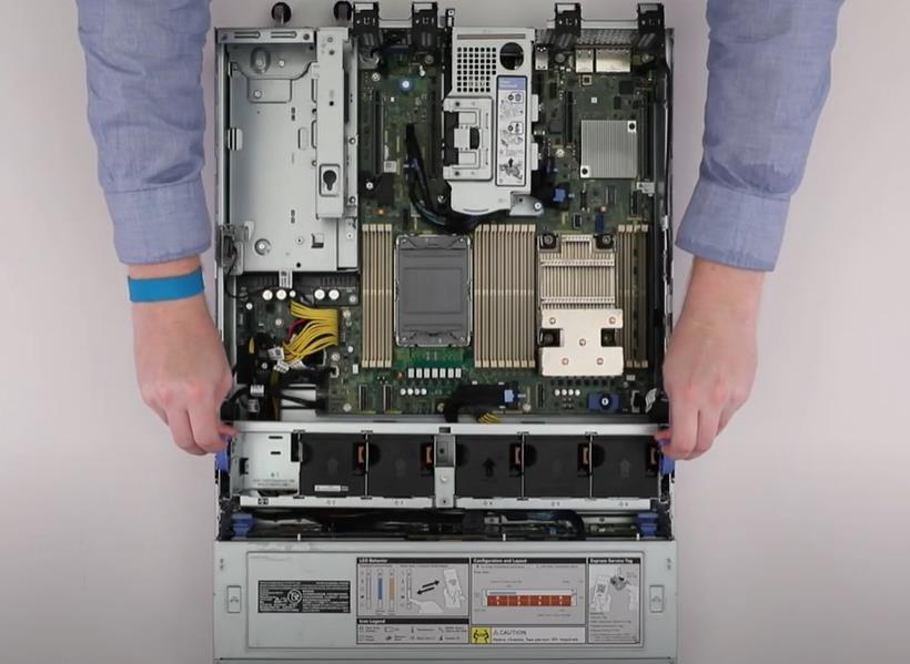 How to install or remove the intrusion switch on PowerEdge R750XS?